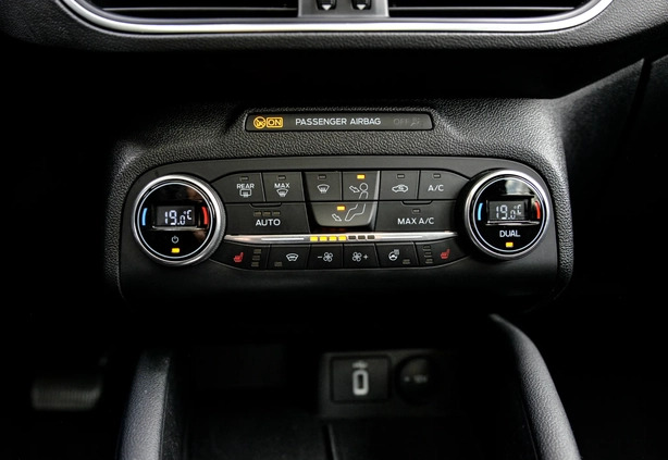 Ford Focus cena 63990 przebieg: 143600, rok produkcji 2019 z Cedynia małe 466